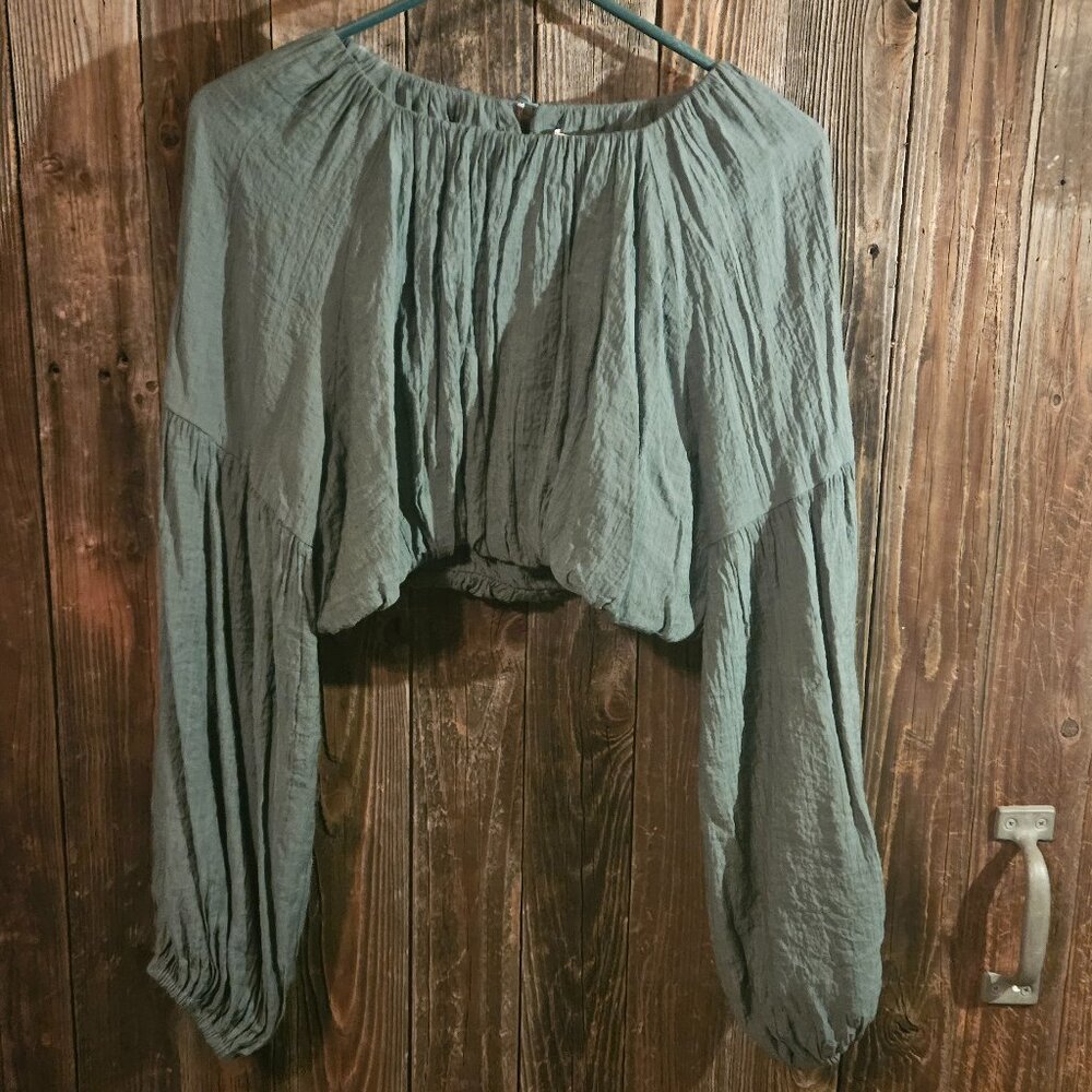 Emory Park Sage Green Off-Shoulder Cropped Peasant Top – Women’s Medium